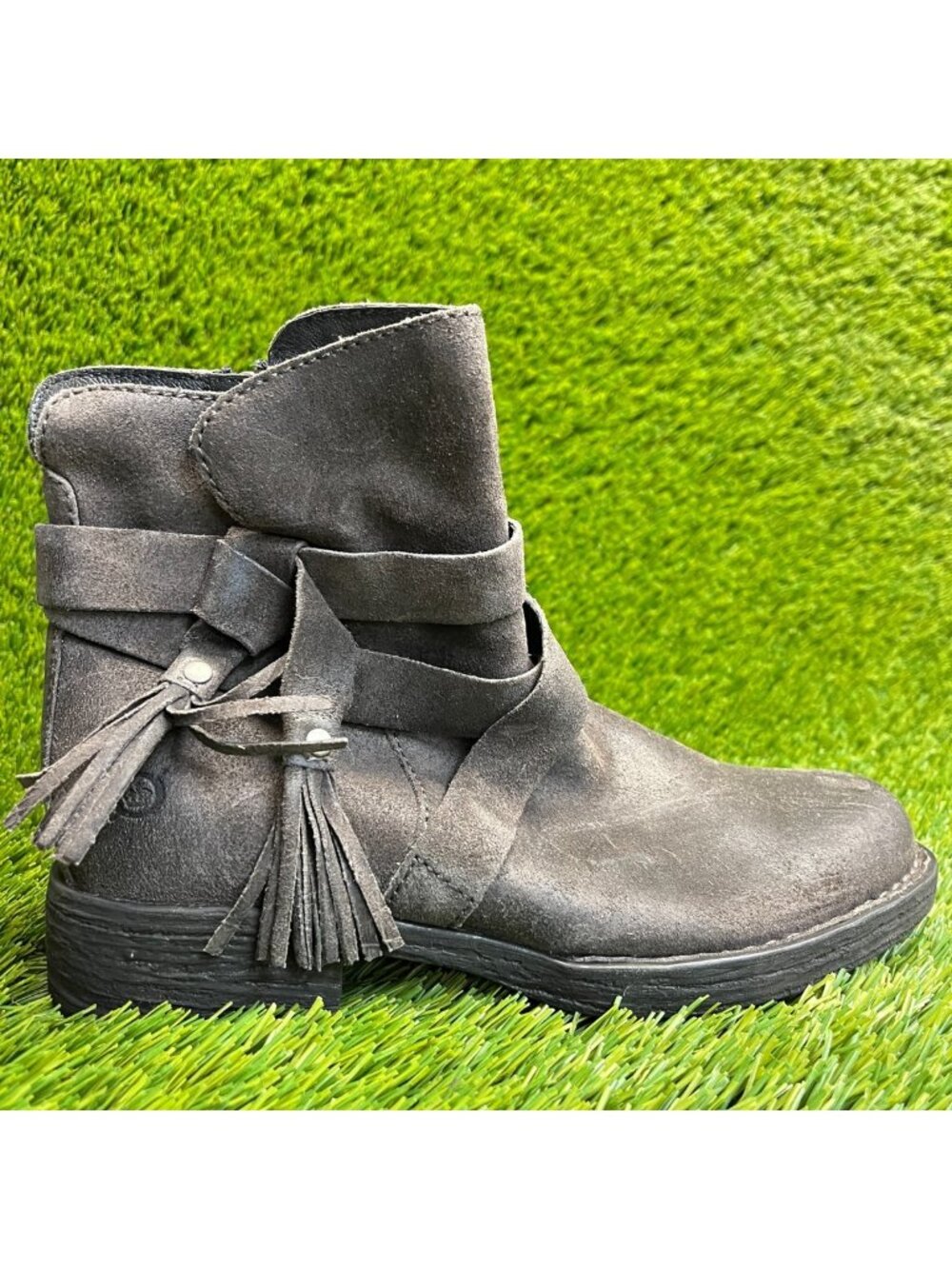 Born Eton Womens Size 6 Gray Outdoor Suede Tassel Strap Side Zip Ankle Boots‎